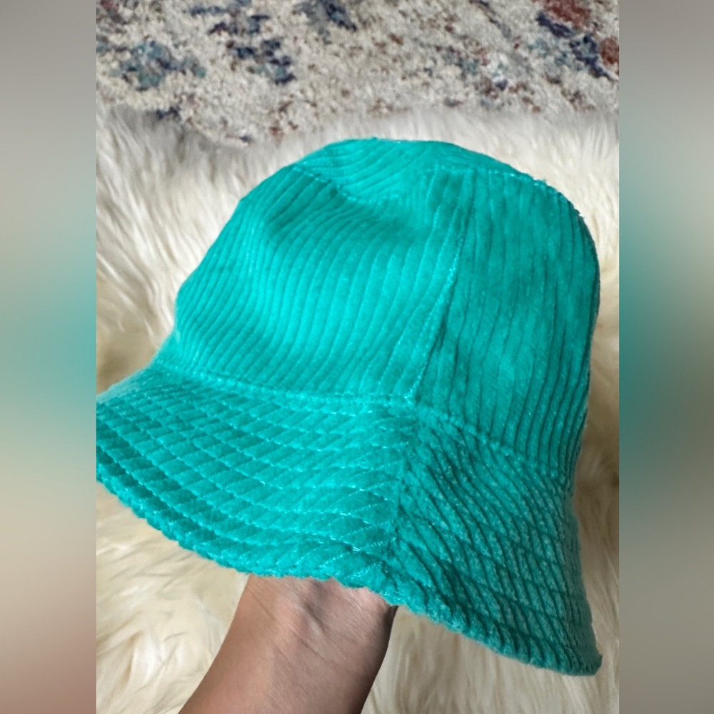 EVA CHEN X H&M kids bucket hat new with tags 8/14